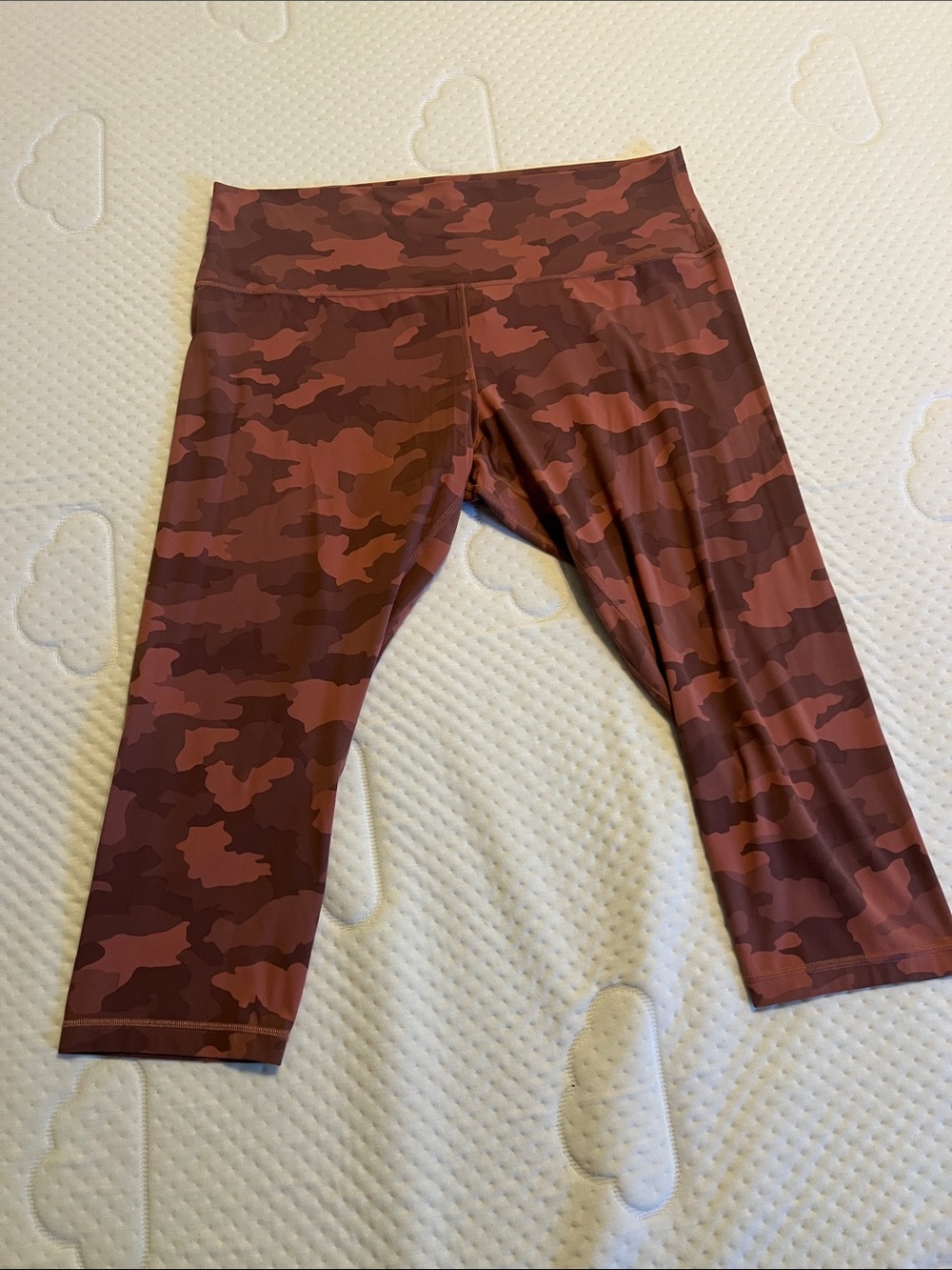 lululemon athletica Rose and Burgundy Camouflage Capri Leggings 23”